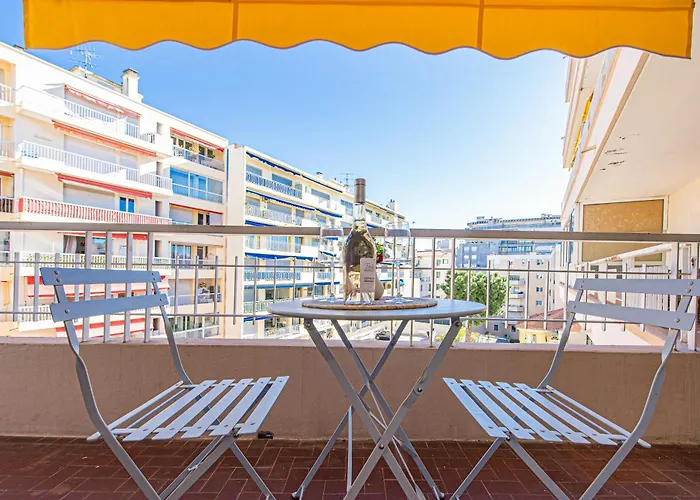 Coeur De - A 300m Des Plages - Parking - Fn Αντίμπ